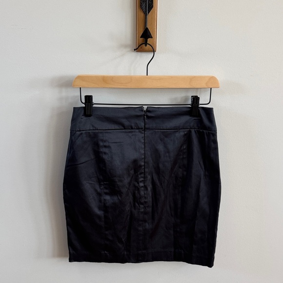 🖤 Dynamite Charcoal Mini Skirt with Button Accents
Size 5 - Picture 3 of 6